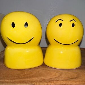 Vintage yellow salt and pepper shakers